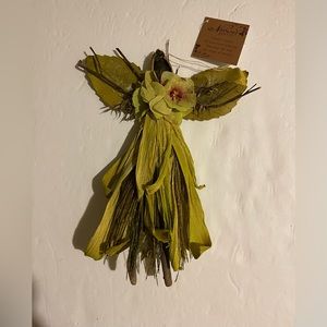 NWT  Enesco Natures Poetry Handcrafted Fairy Ornament Ornie 2011 Green/Ivory Med